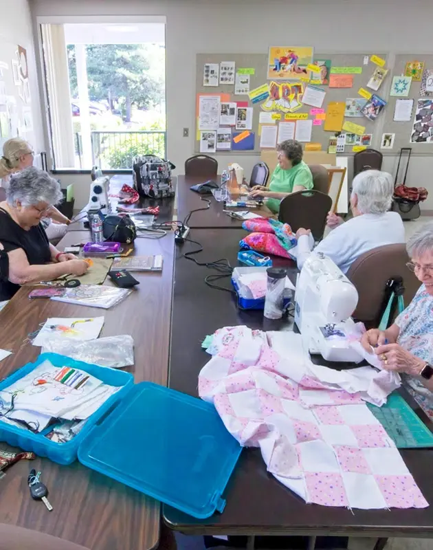 quilting club at summerfield retirement community in tigard, oregon