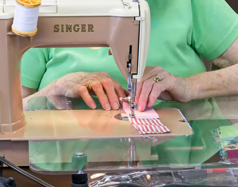 quilting club at summerfield retirement community in tigard, oregon