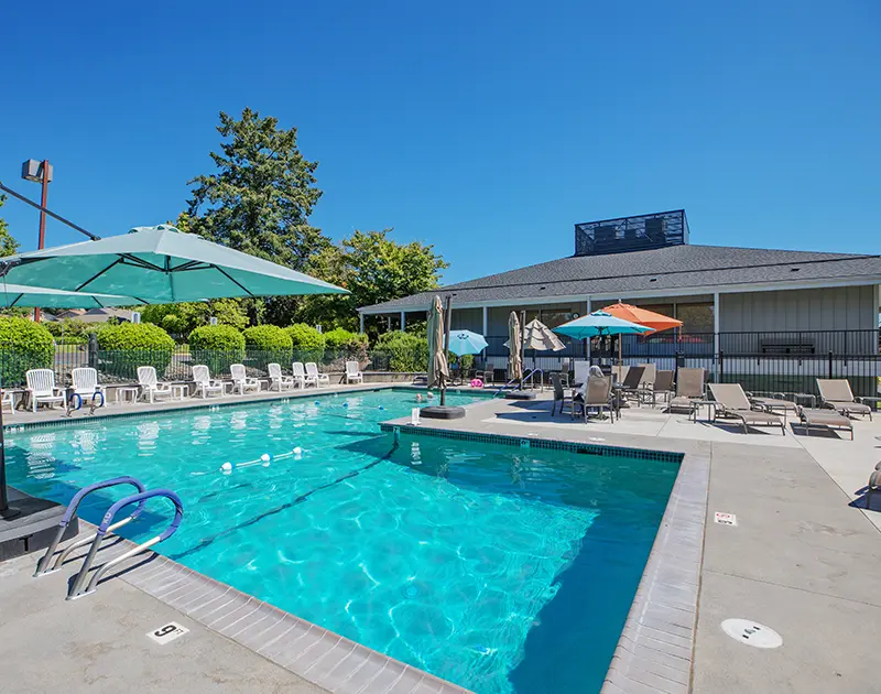 swimming pool amenities at summerfield retirement community in Tigard, Oregon